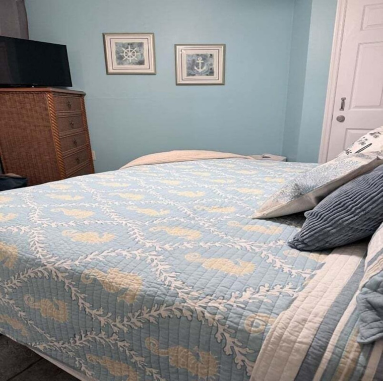 Royal Garden Resort 212 1 Bedroom Condo by Redawning