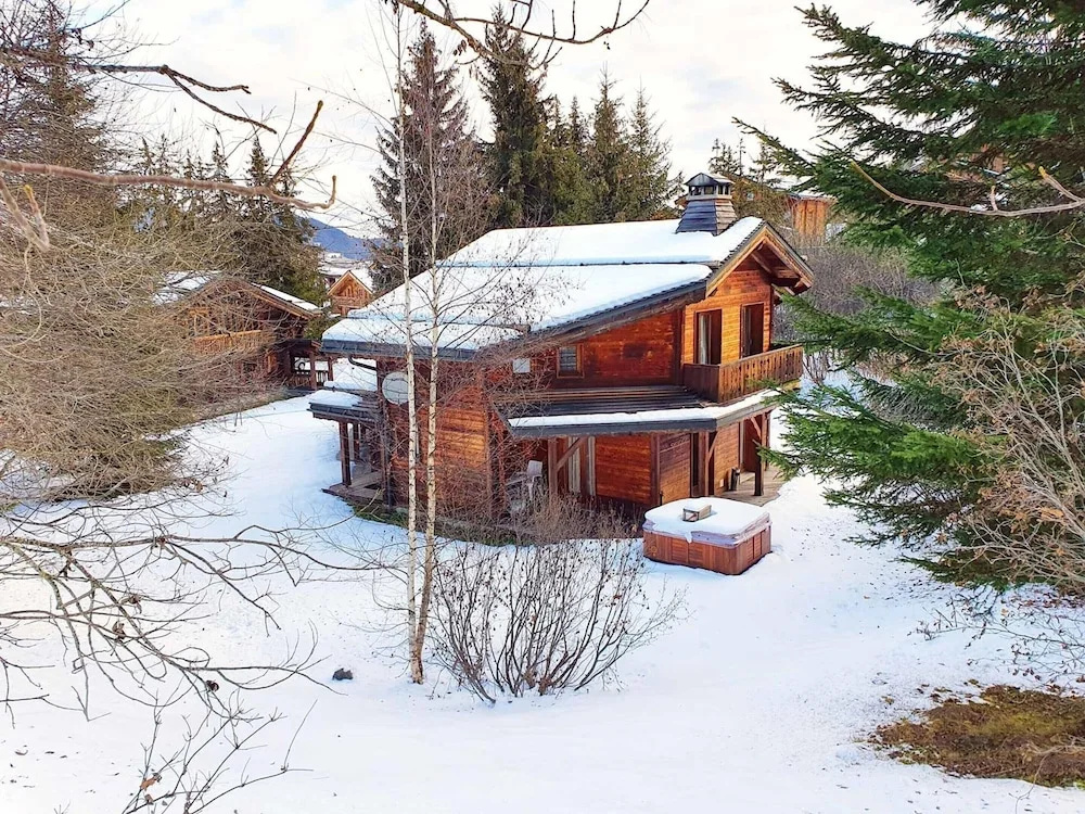 Chalet in La Tania Near Ski Slopes