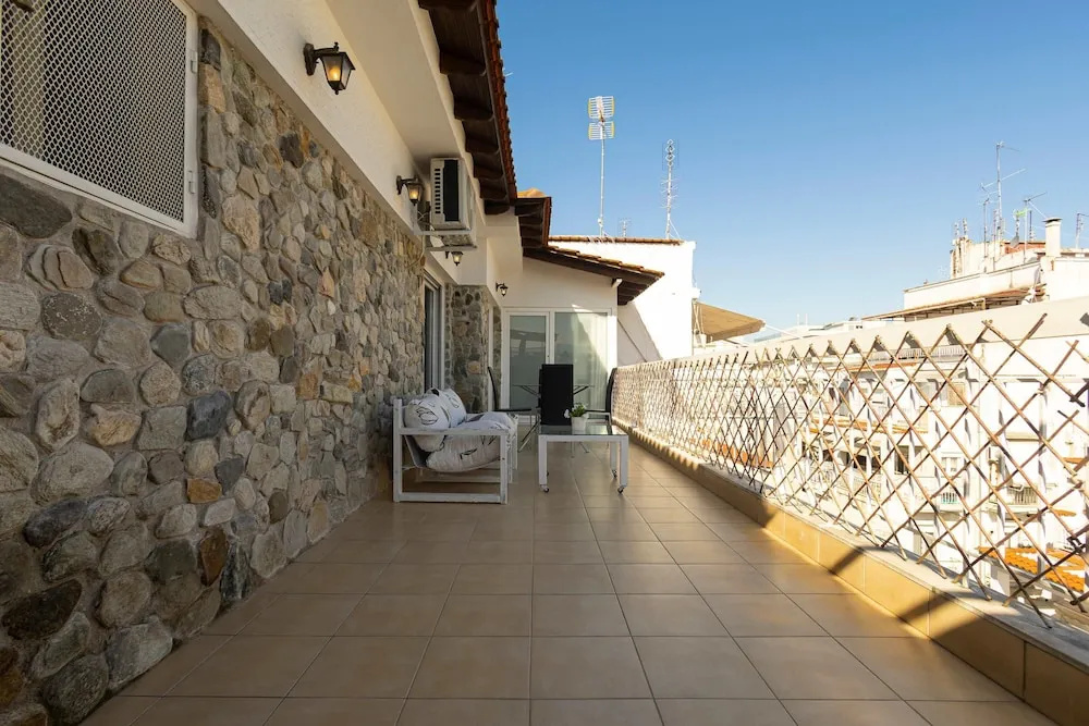 Faliro Escape - Spacious Stay in Thessaloniki