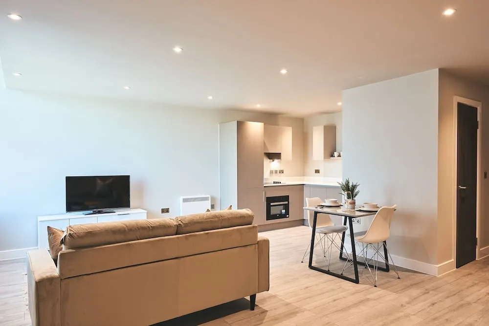 Seven Living Residences Bracknell - Luxurious Chic Apartments - Free Parking