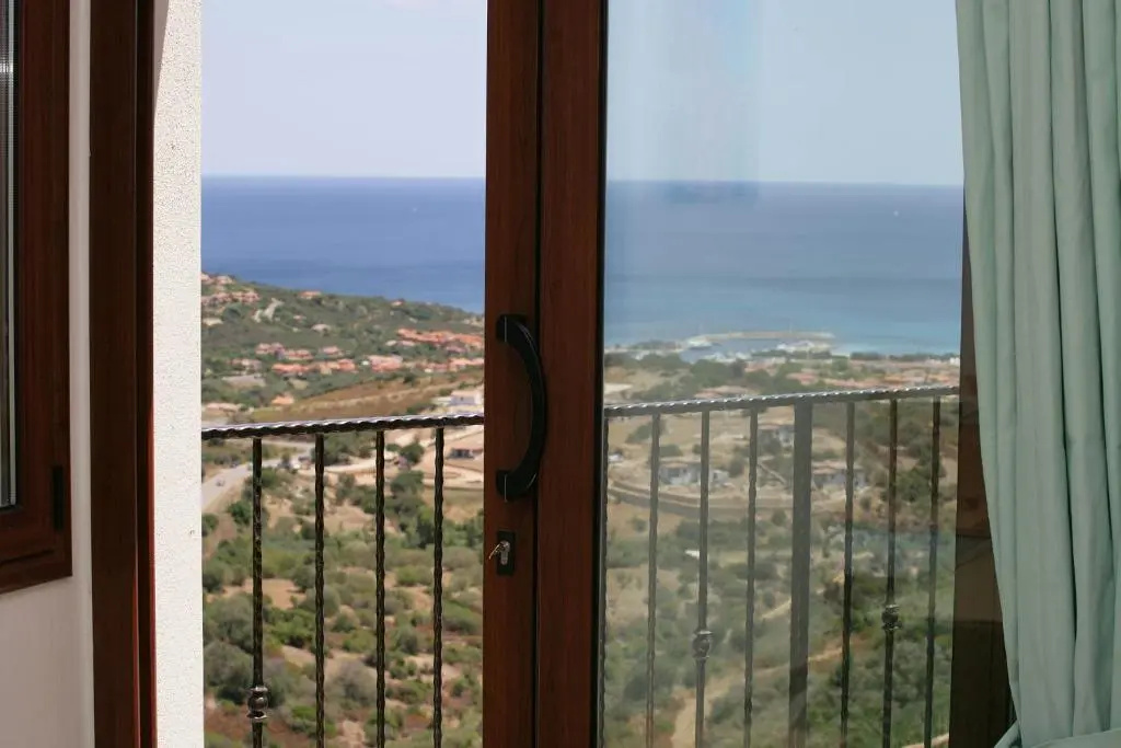 Standard Triple room with sea view