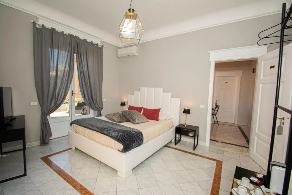 Deluxe Double room (full double bed)