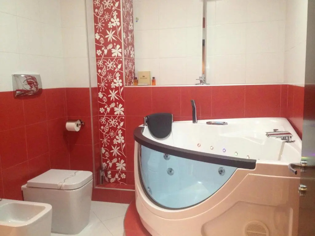 Deluxe Double room (full double bed)