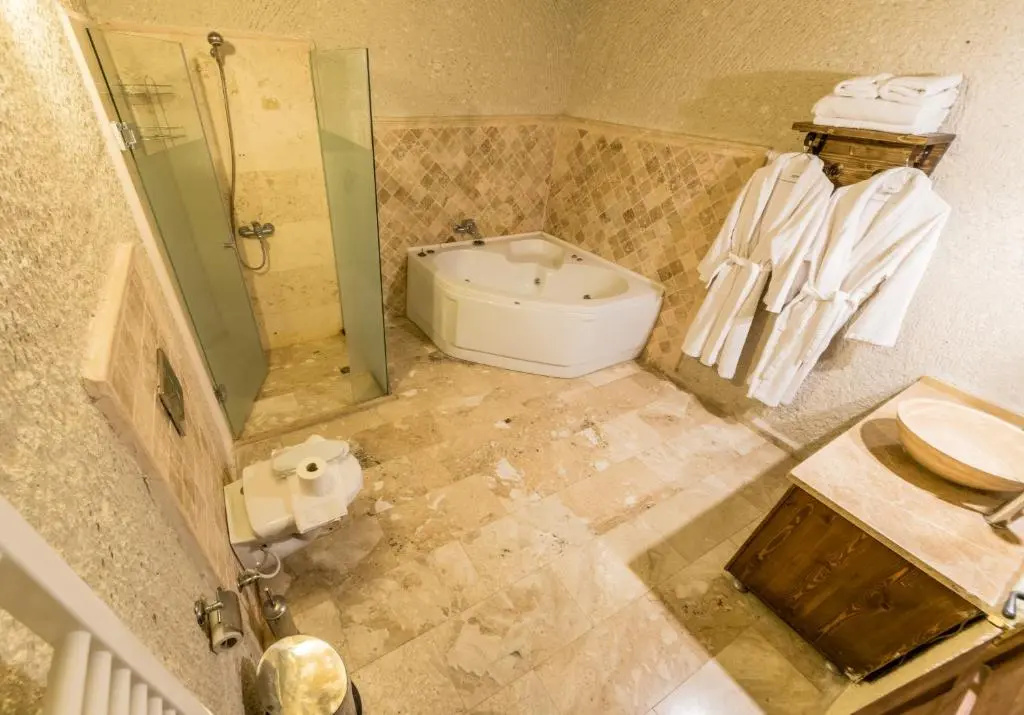 King Cave Suite