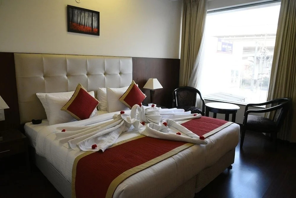 Deluxe Double room (full double bed)