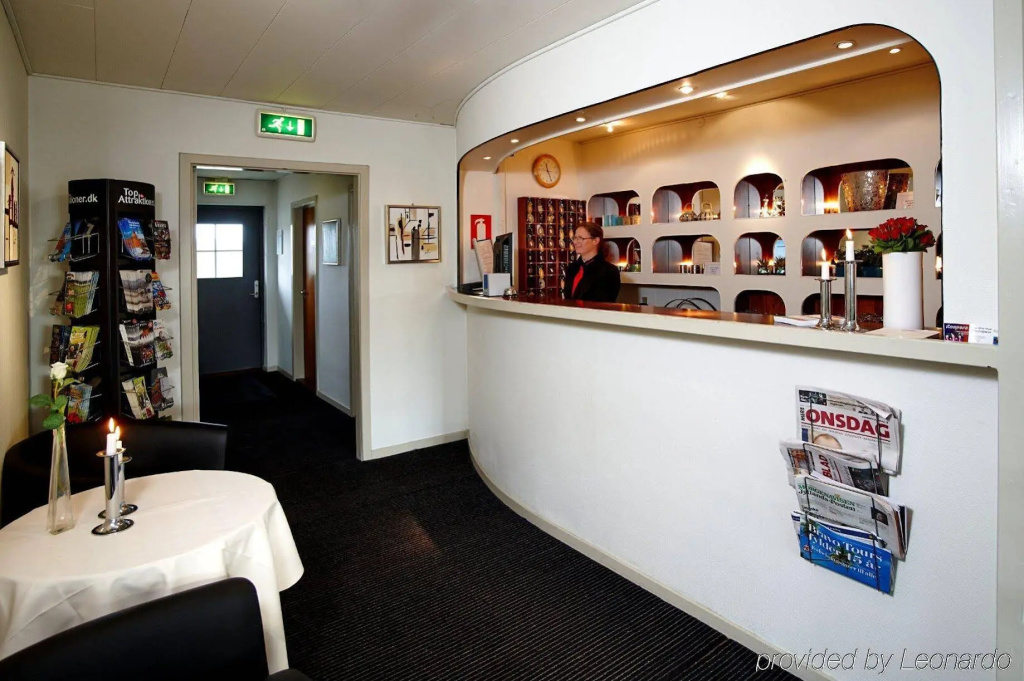 Lobby & Reception