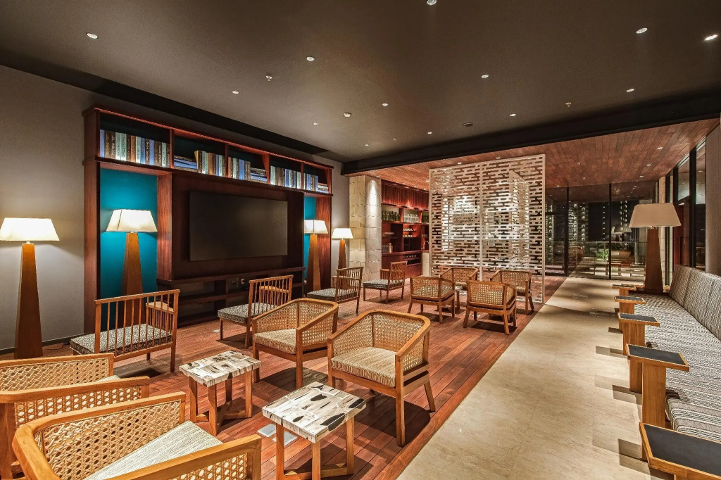 Lobby & Reception