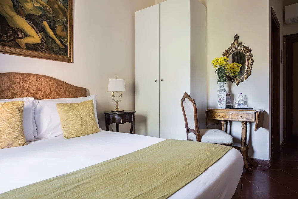 Standard Double room with courtyard view (full double bed)