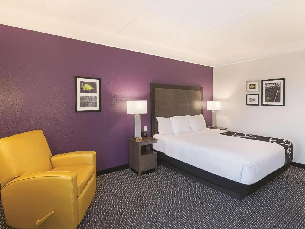La Quinta Inn & Suites by Wyndham Arlington North 6 Flags Dr - Chambres