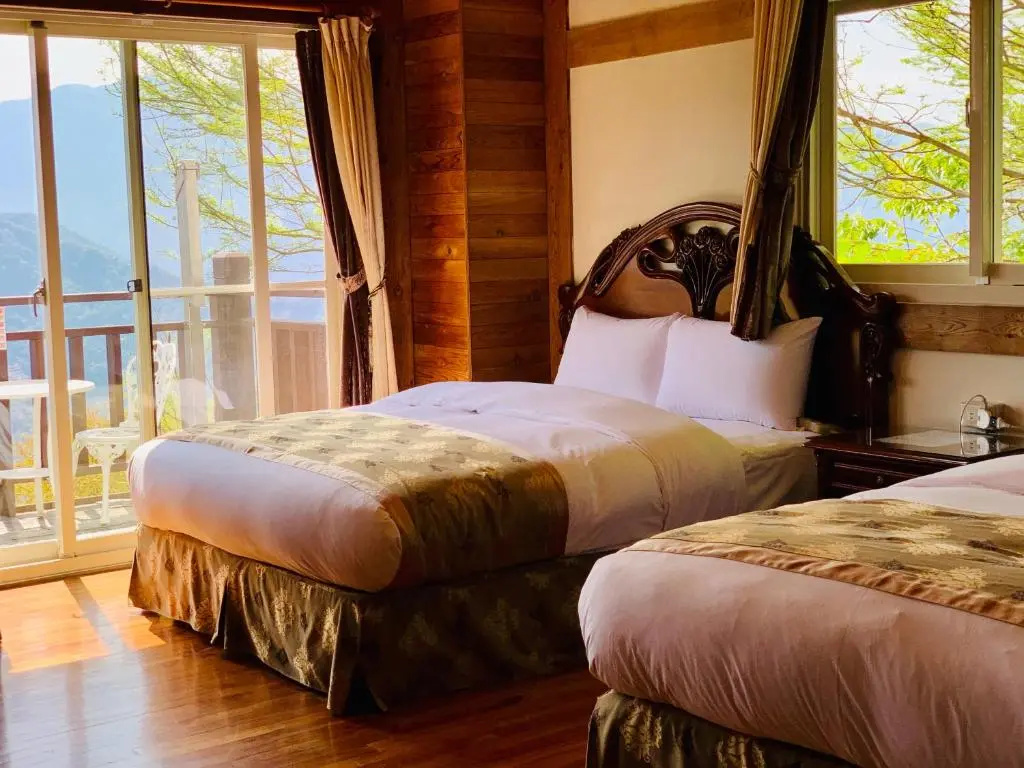 Standard Quadruple room with mountain view