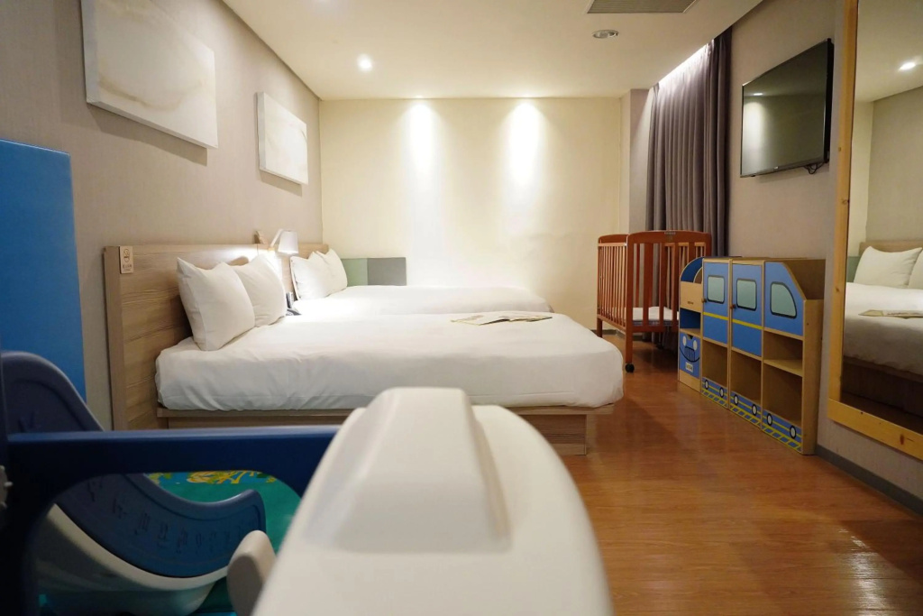 Отель Smile 73 Hotel в Тайчжун