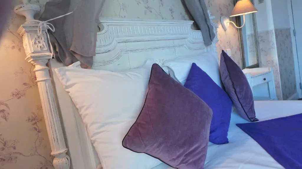 Standard Double room with balcony (full double bed)