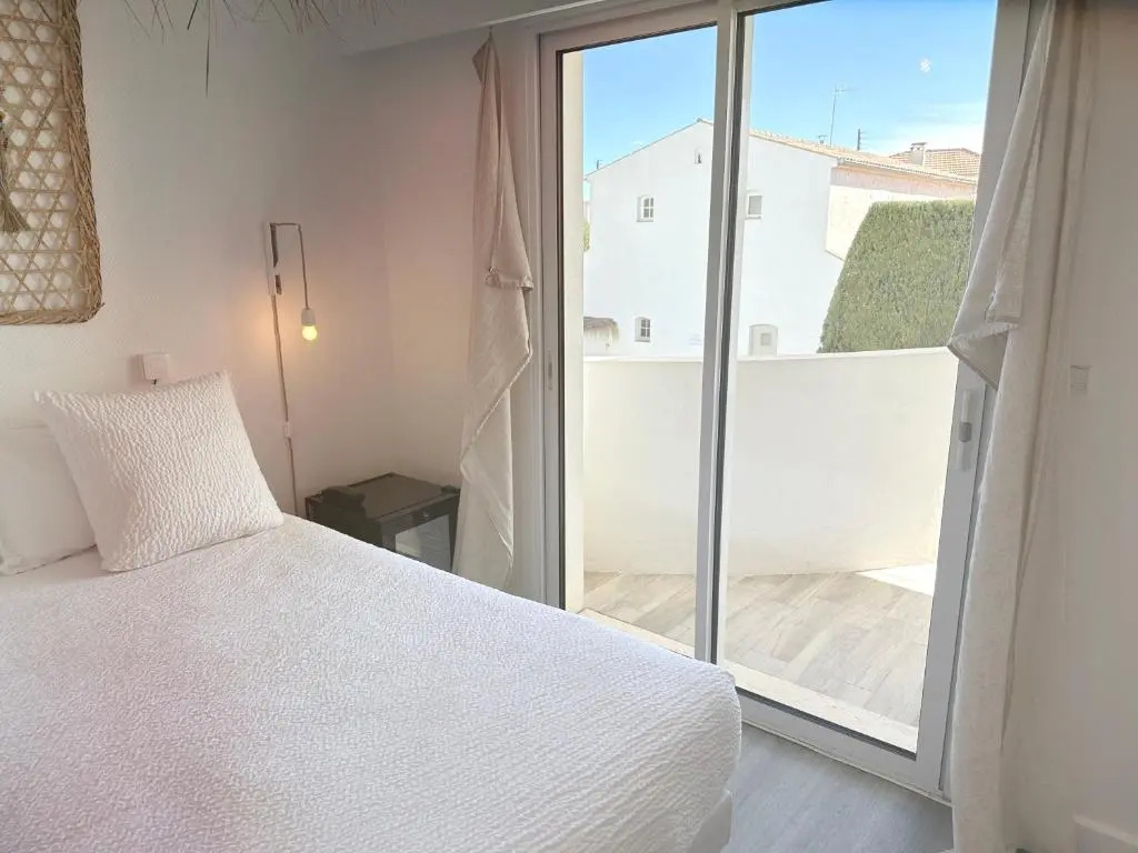 Standard Double room with balcony (full double bed)