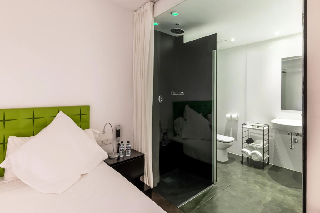 Hotel Mayerling — 3