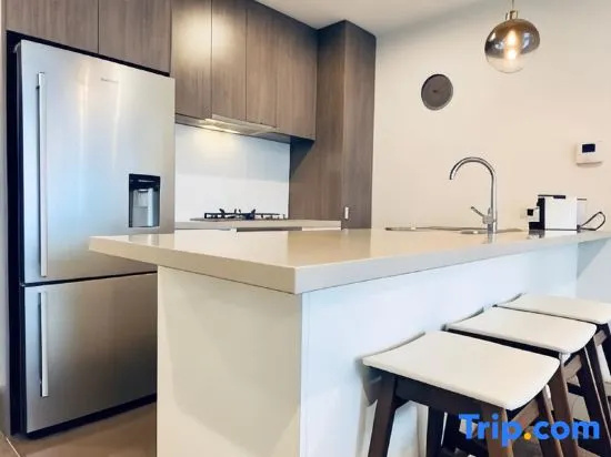 Stylish Southbank apartment Plus free parking for 2 cars