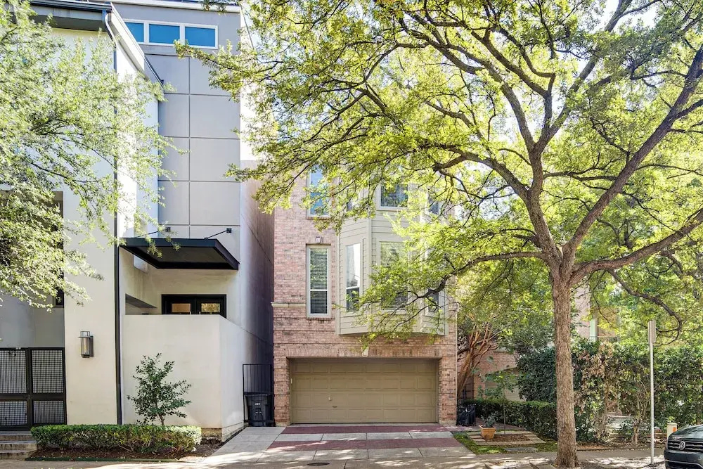 Uptown Dallas Group Getaway Near Art, Eats & More!
