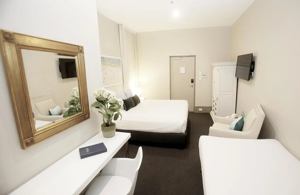 Standard Triple room
