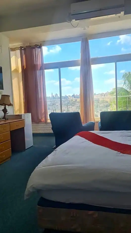 Standard room with mountain view