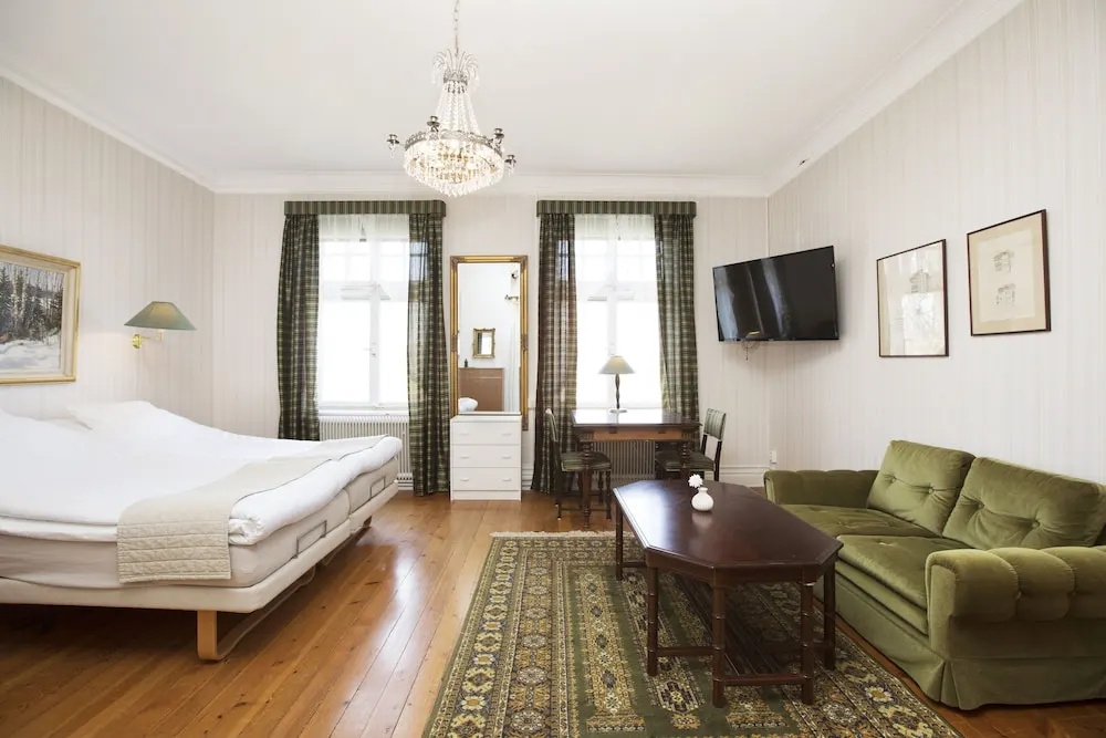 2 Bedrooms Apartment with balcony and with garden view