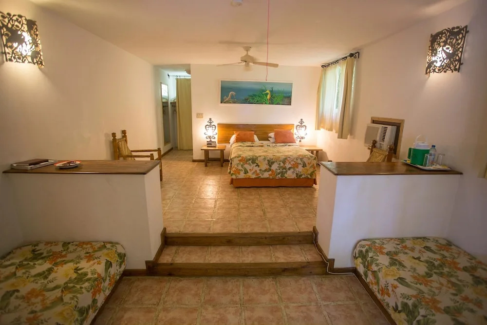 1 Bedroom Standard Quadruple Family room with balcony and with ocean view
