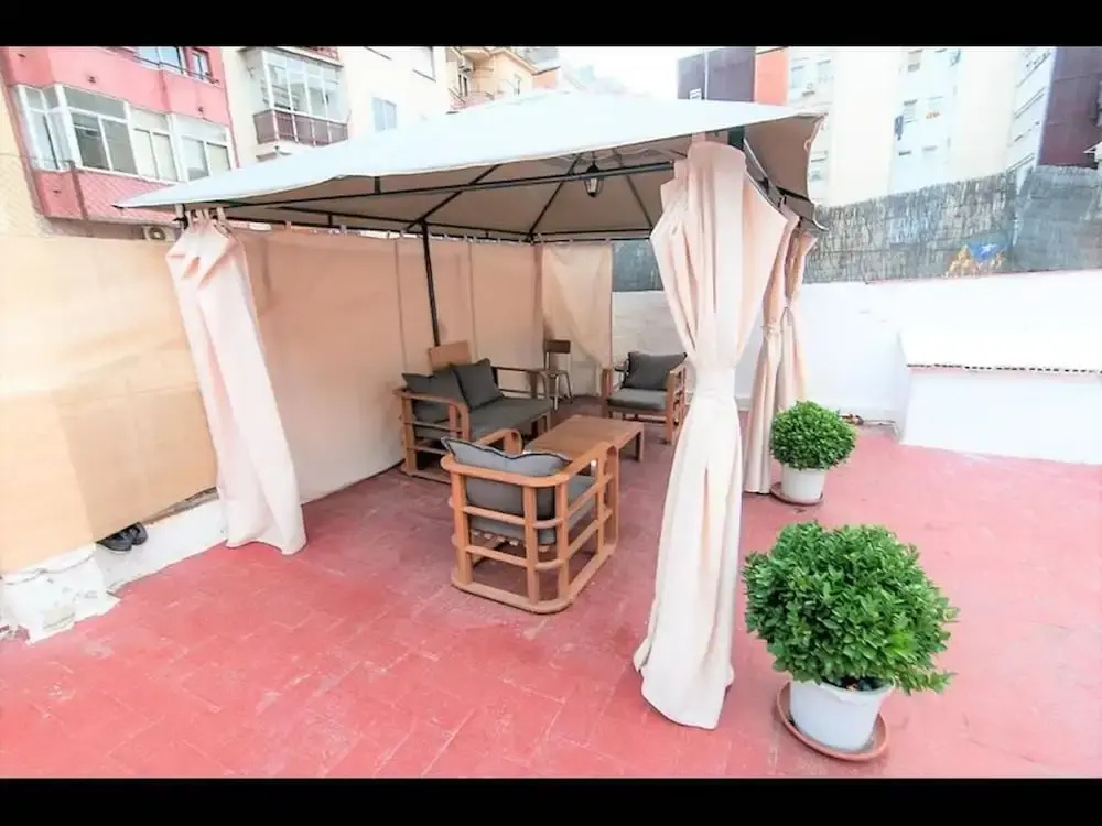 Room-private Room With 200m2 Sunny Terra