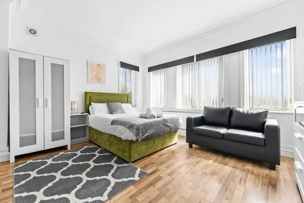 Leeds City Studio Stay Ensuite Kitchenette Street Parking