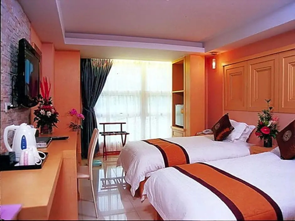 Deluxe Double room (full double bed)