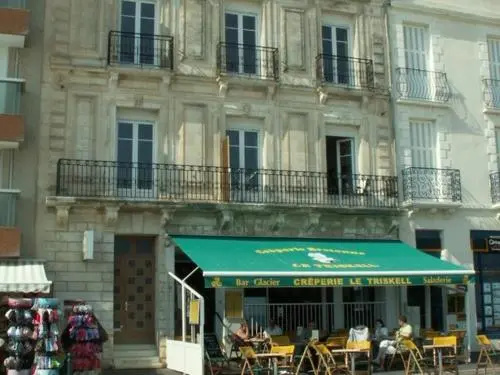 Rental Apartment Face A La Grande Plage Et A 2 Pas De Tous Commerces 2