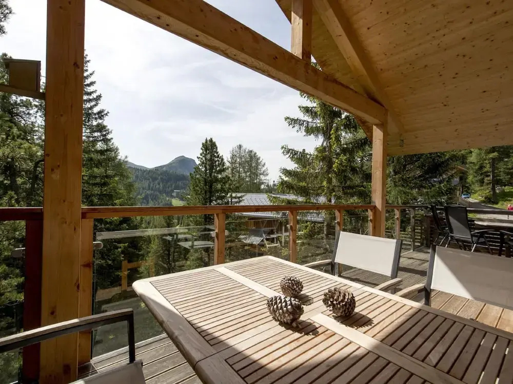 Modern Cottage With Whirlpool