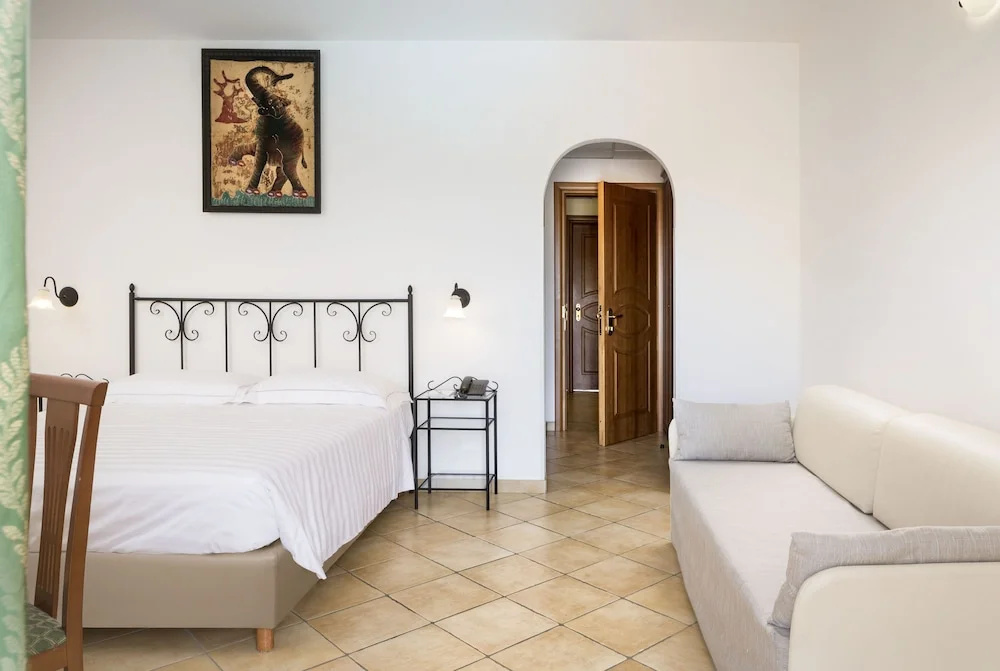 Standard Triple room with sea view