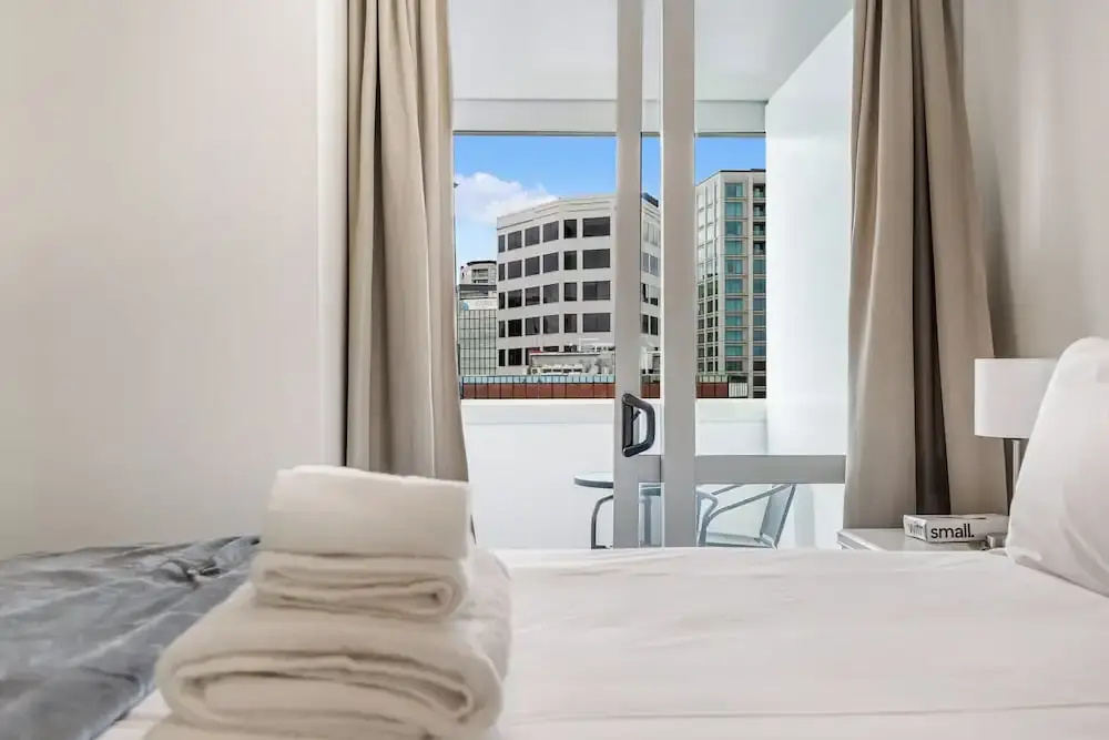 Cosy Central 1Br With Balcony!
