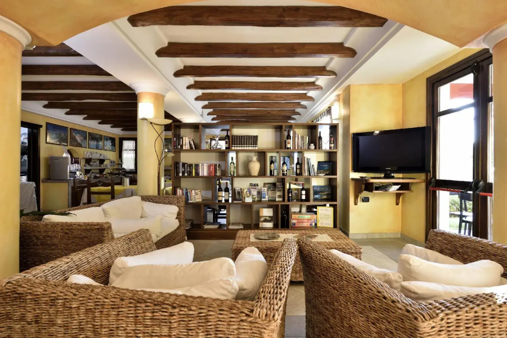 Hotel photo 12
