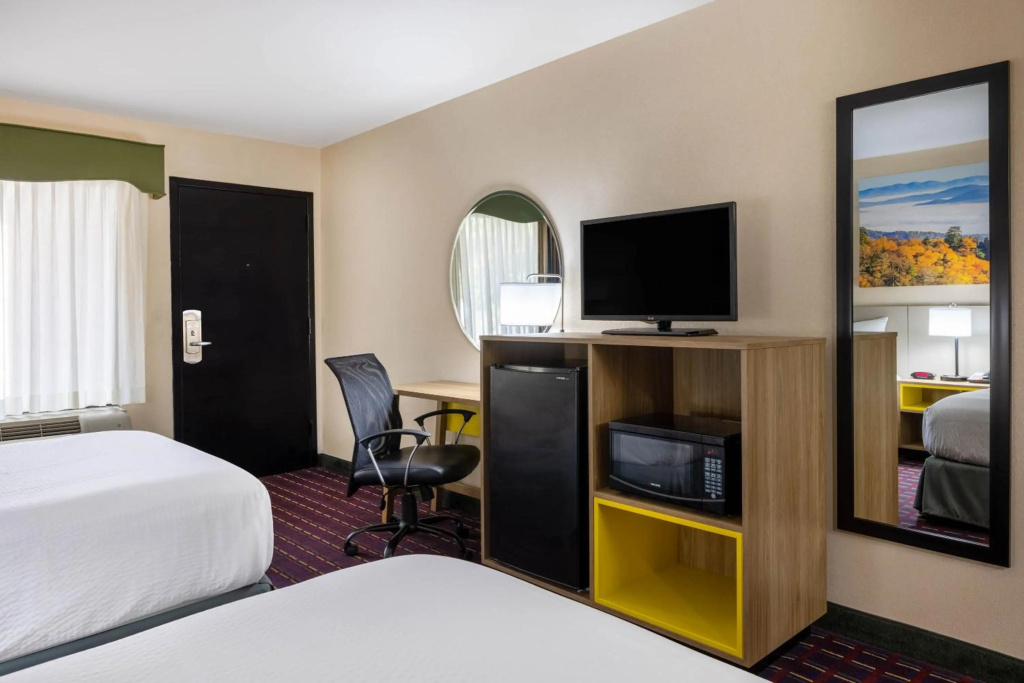 Days Inn by Wyndham Murphy — 5