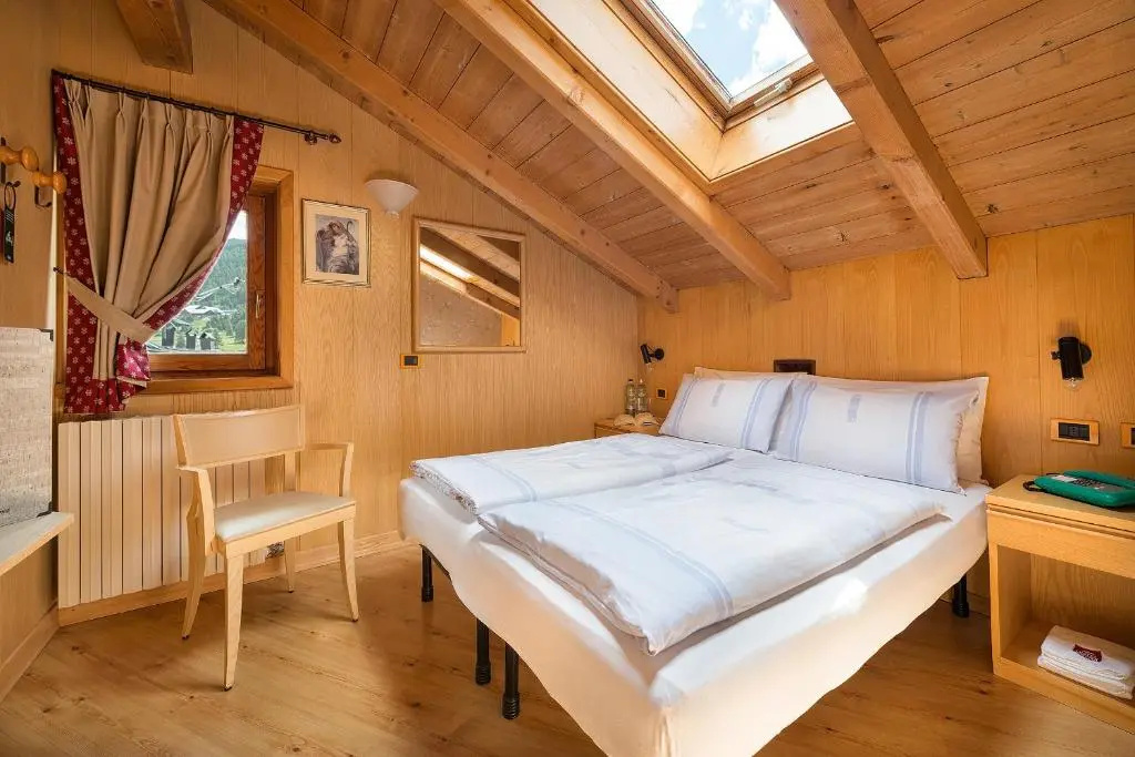 Double Attic room (full double bed)
