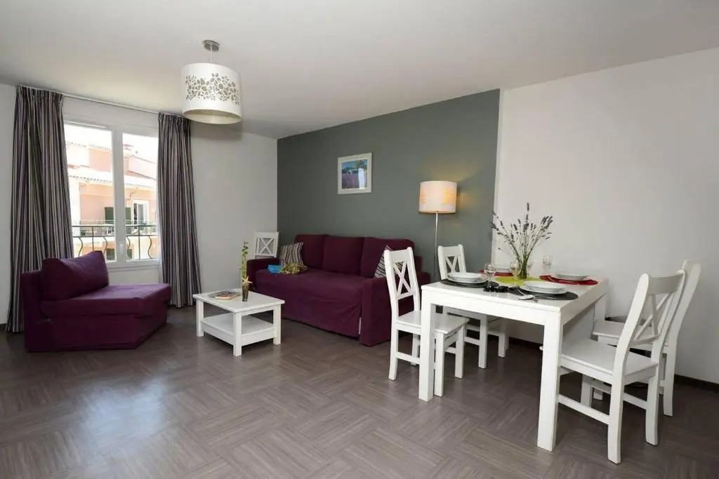 2 Bedrooms Apartment