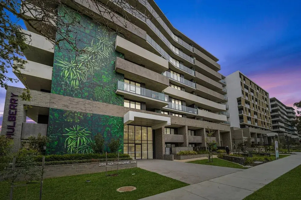 Sleek Inner-city 2-bed With Swimming Pool & BBQ