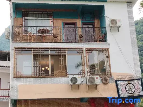 Holiday Lijing Inn