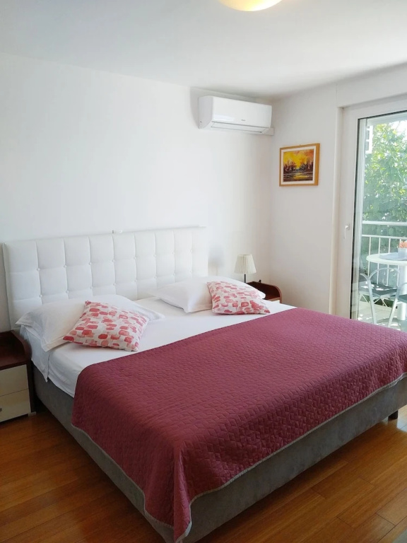 Standard Double room with balcony (full double bed)