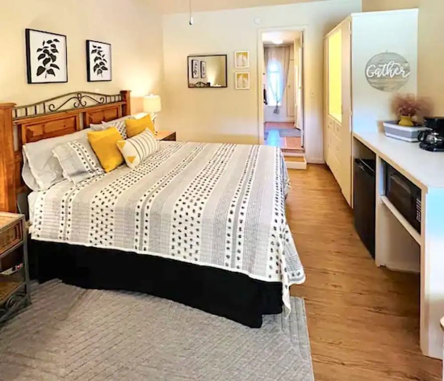 Economy Double room (full double bed)