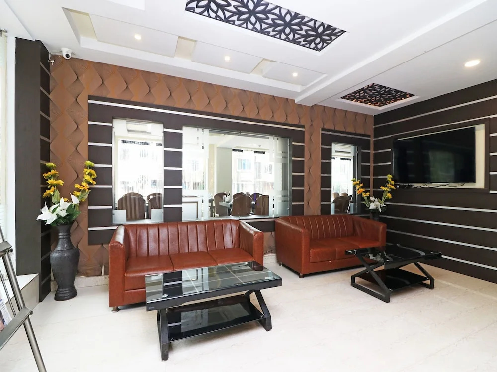 OYO 7054 Hotel Amabalika