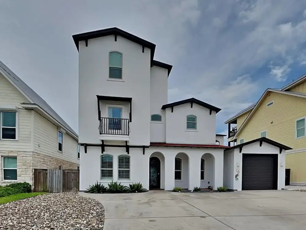 Casa Blanca by Miss Kitty’s
