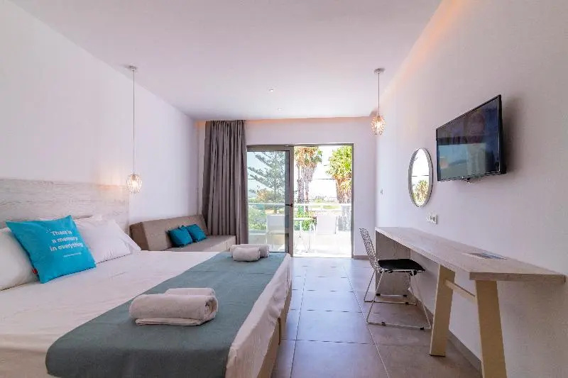 Standard Double room with balcony and with sea view (full double bed)
