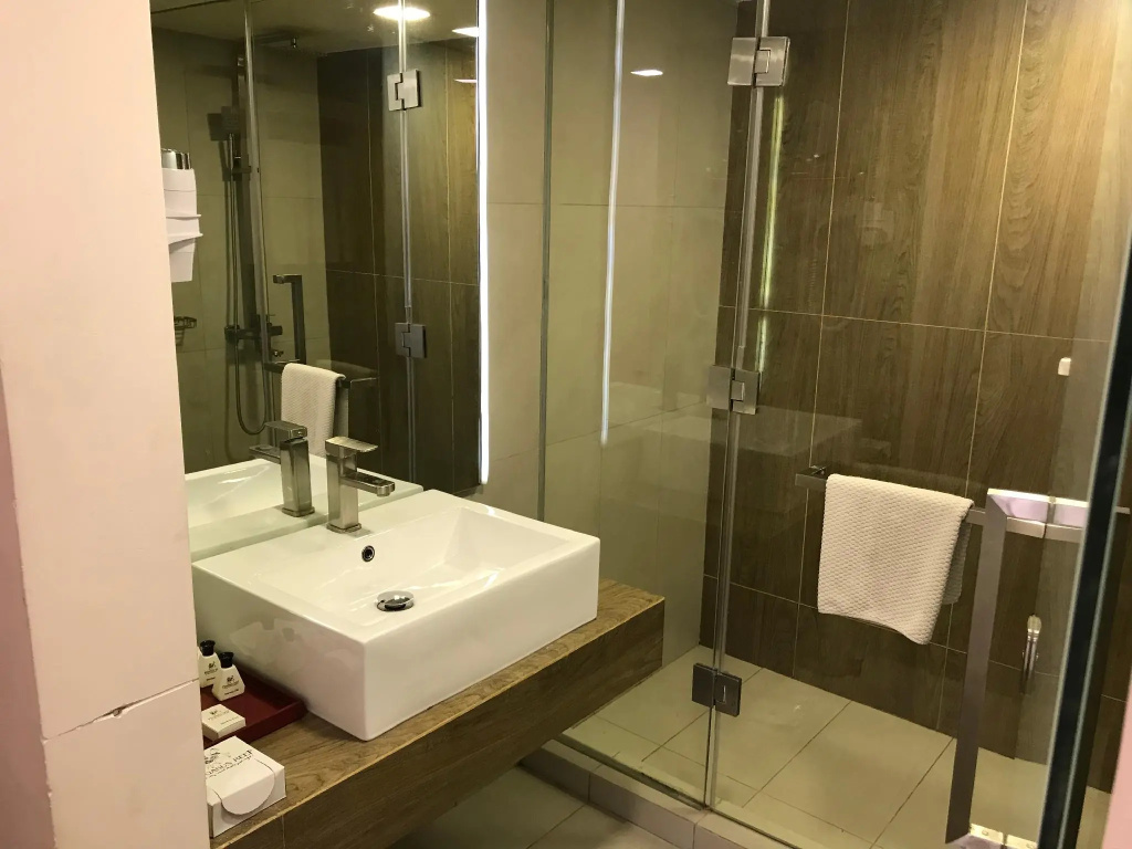 Deluxe Double room (full double bed)
