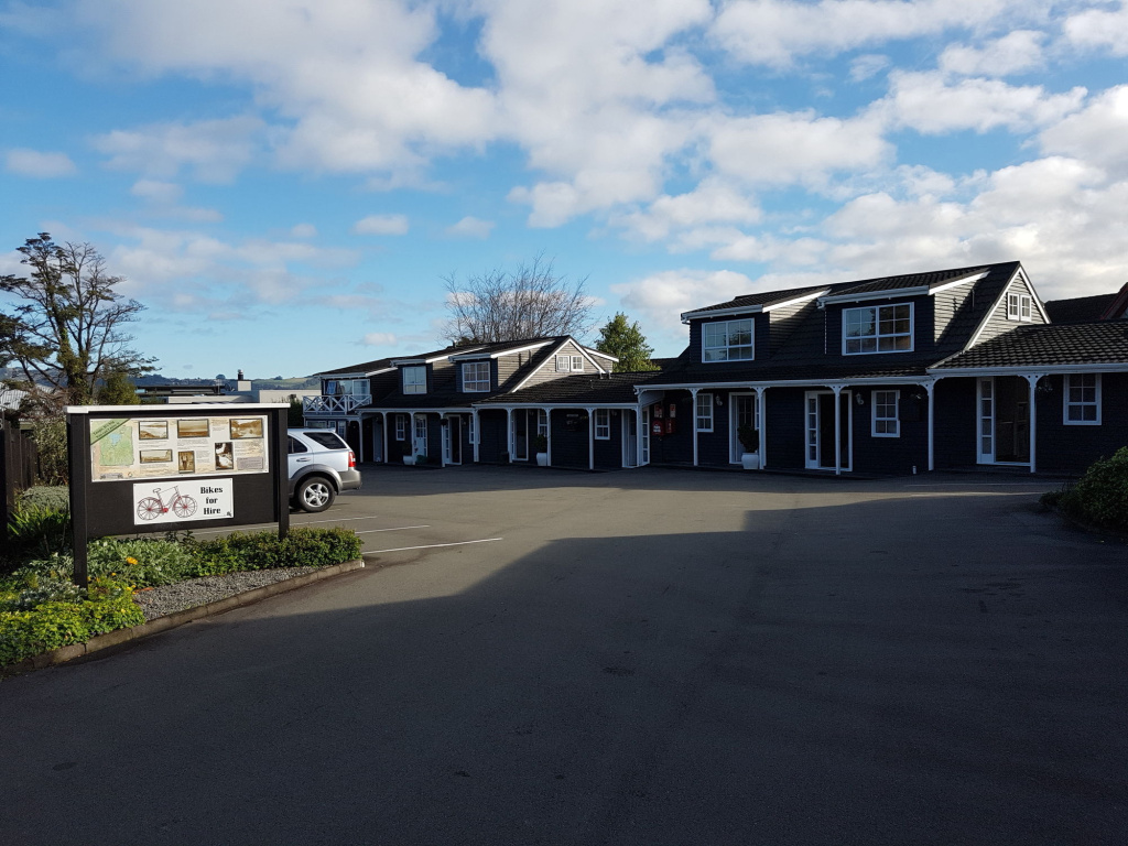 Cottage Mews Motel