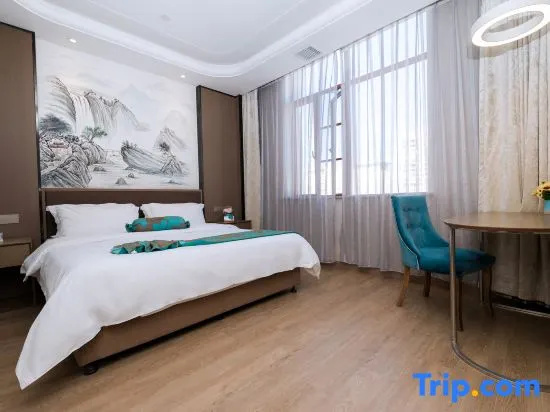 Deluxe Double room with city view (full double bed)