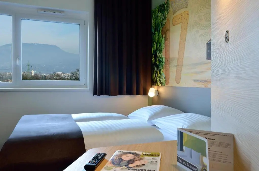 Double room (full double bed)