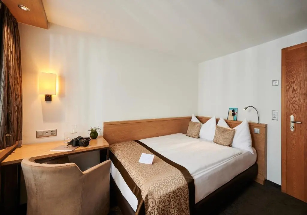 Standard Double room (full double bed)