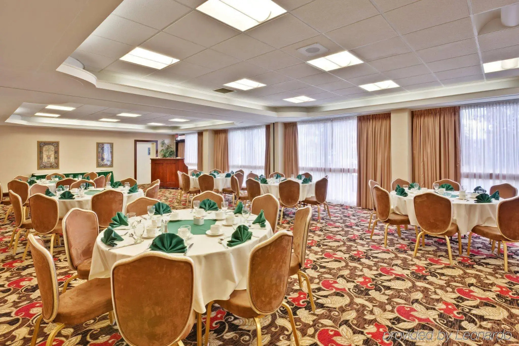 Holiday Inn Express & Suites Mississauga-Toronto Southwest by IHG - Général