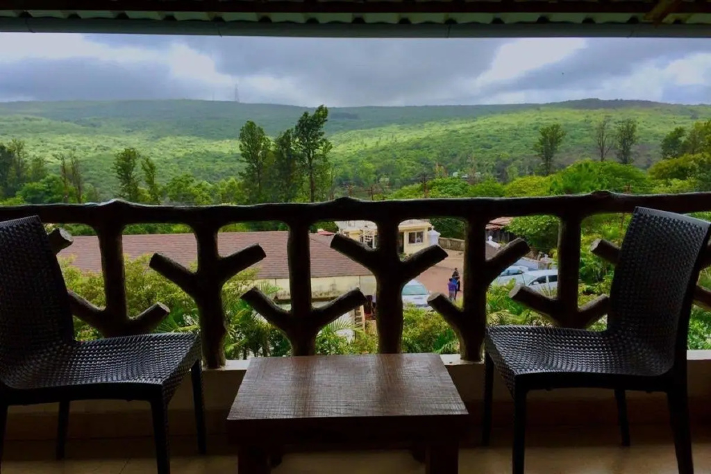 Standard room with land view