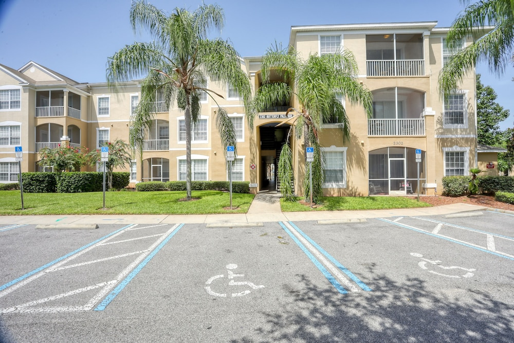 Resort Condo With Pools, hot Tub, Game Room, Tennis, Gym, Balcony, AC, & W/D